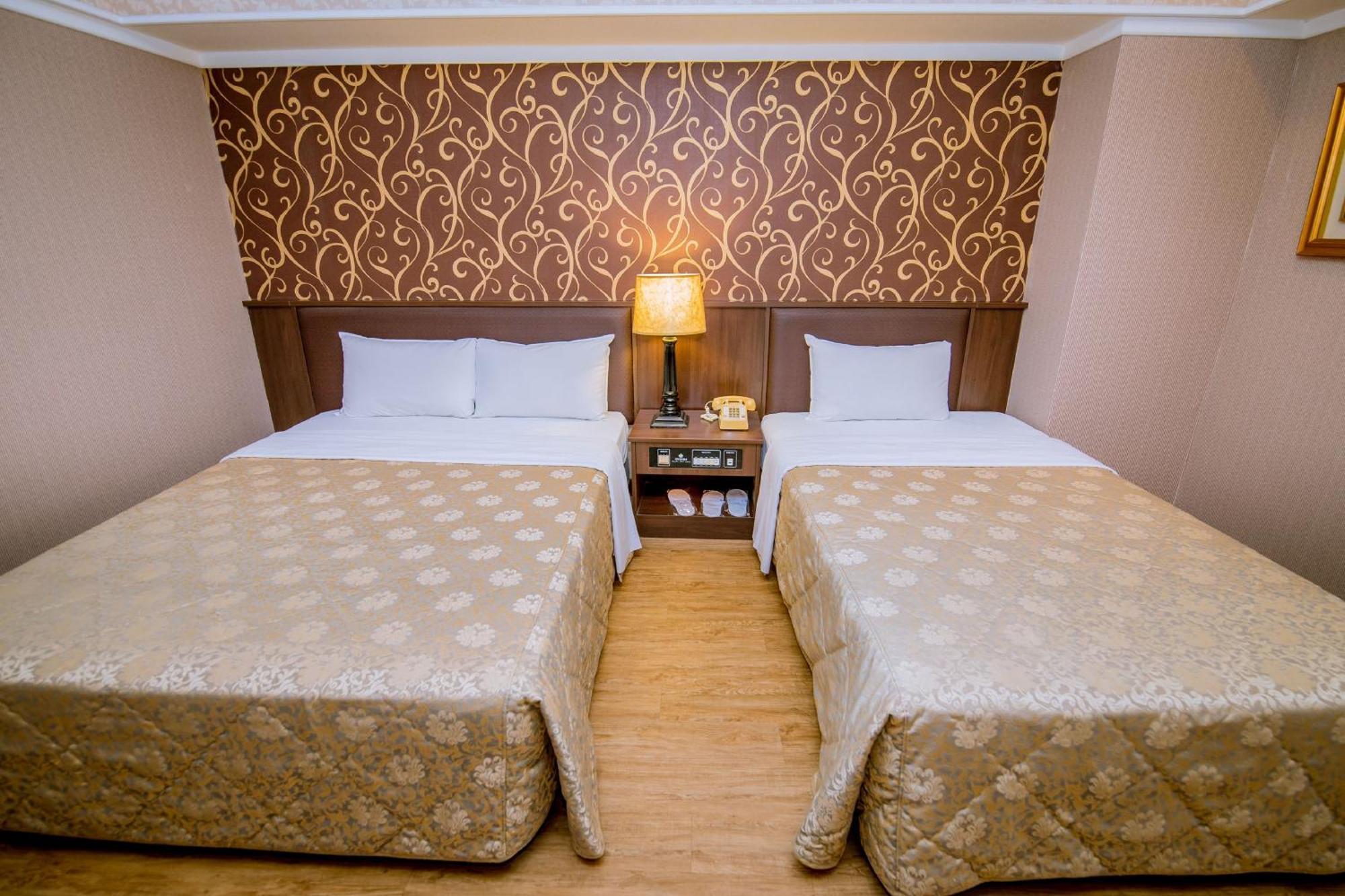 Hamilton Hotel Taichung Exterior photo
